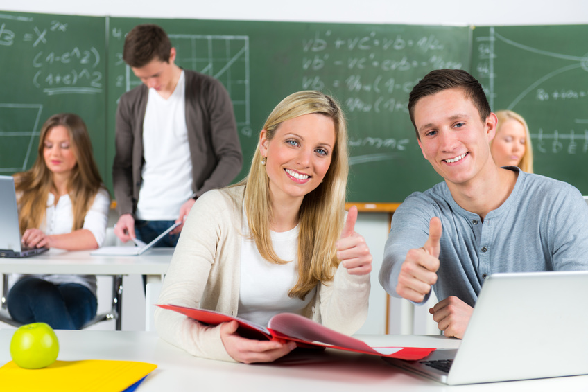 Bewerben Sie sich um einen Ausbildungsplatz. erfolgreiche schüler